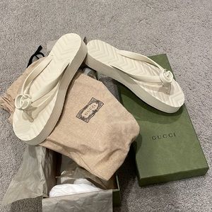 GUCCI authentic—rarely worn chevron thong sandal in ivory size 38!